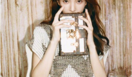 全球爆料赵丽颖吃瓜,吃瓜群众热议不断！